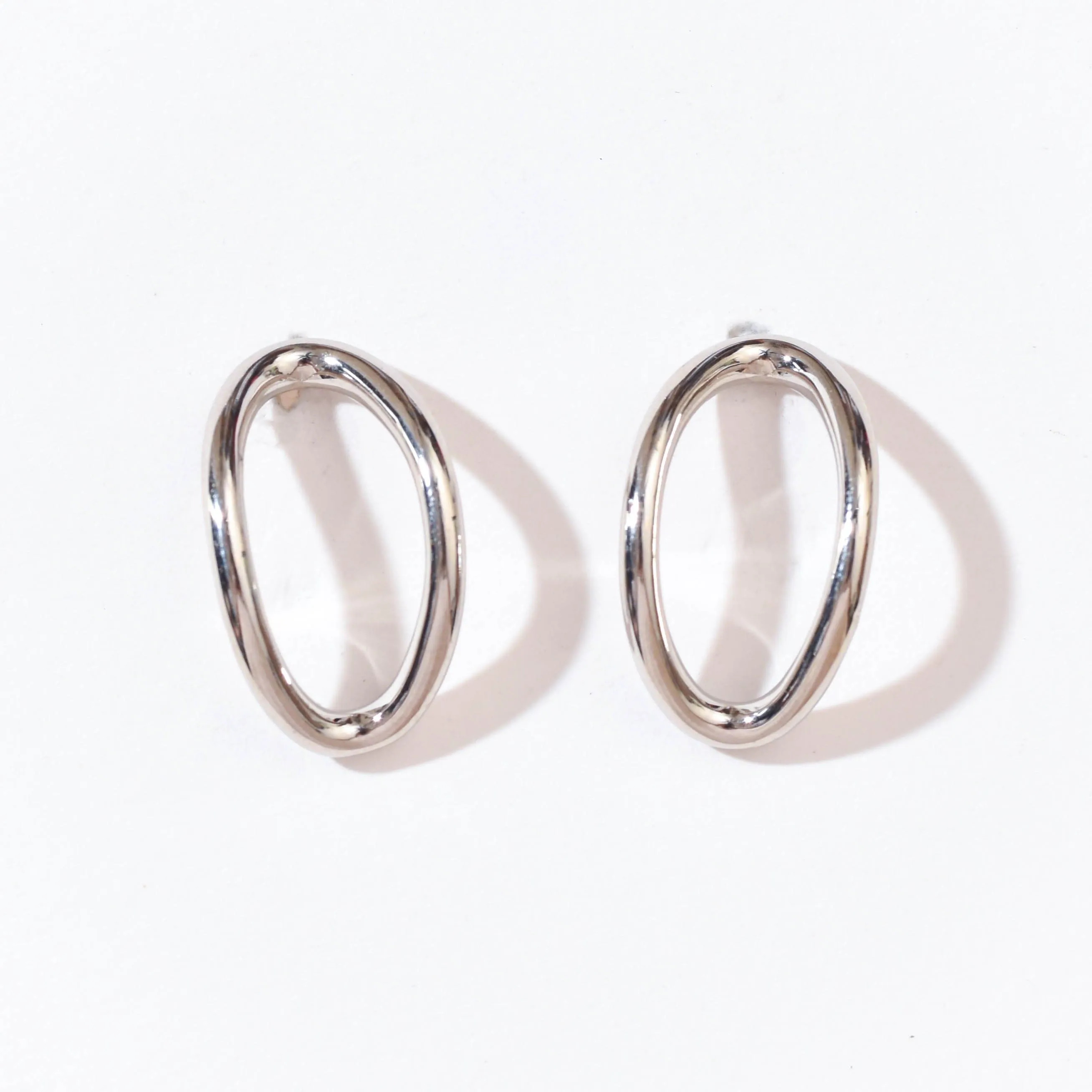 Aiko Hollow Studs | Silver