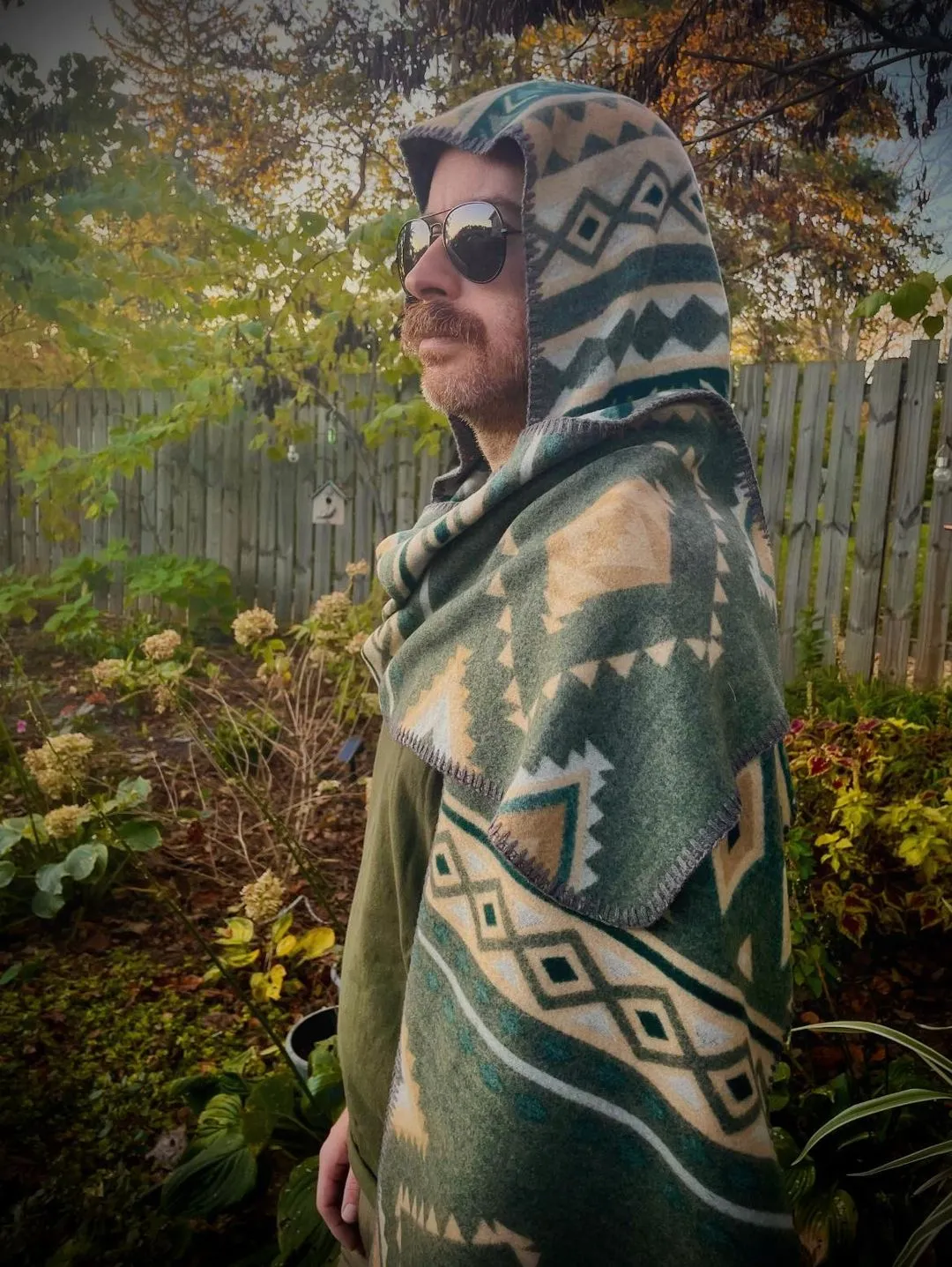 Aztlán Print hooded scarf