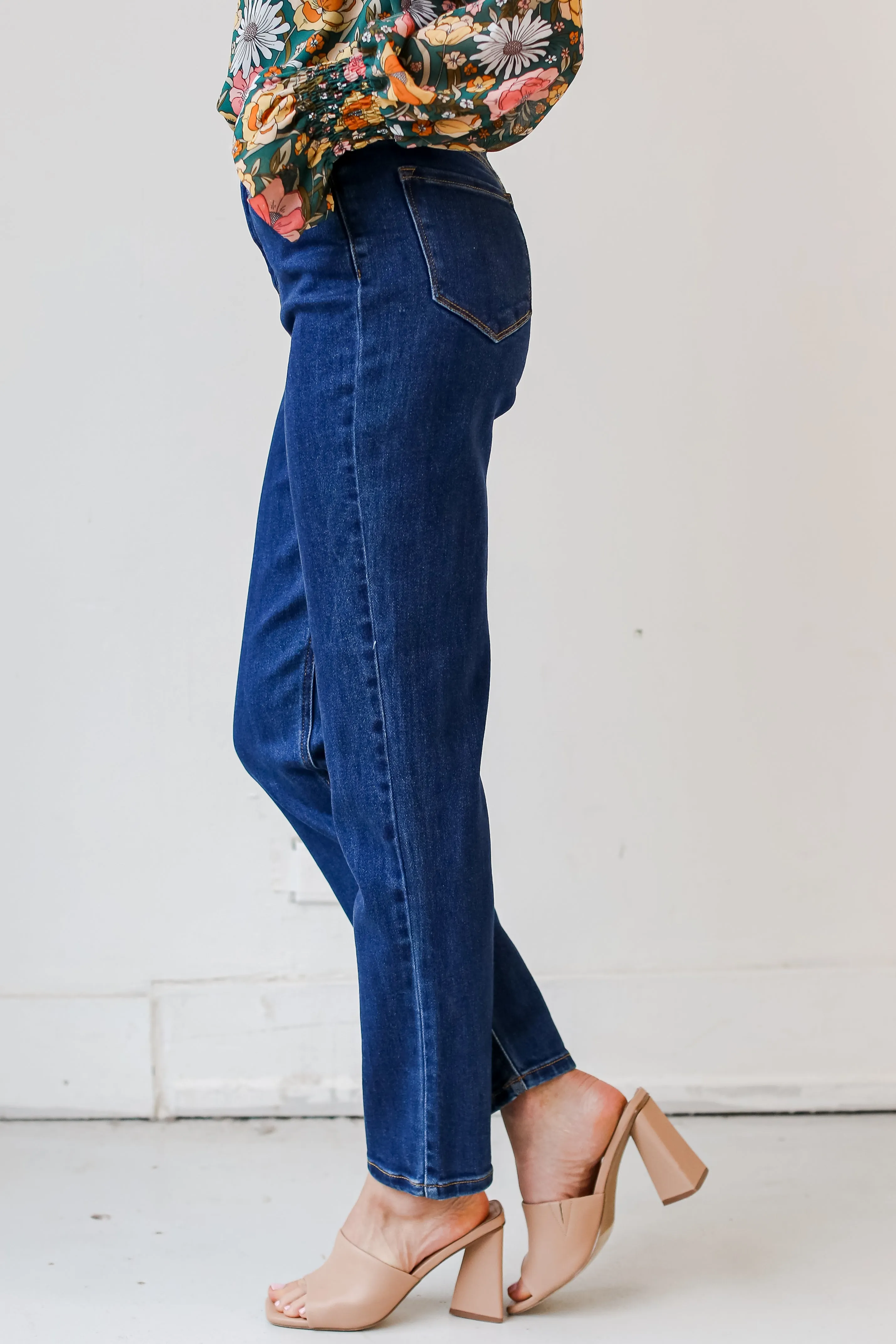 FINAL SALE - Stylish Flair Mom Jeans