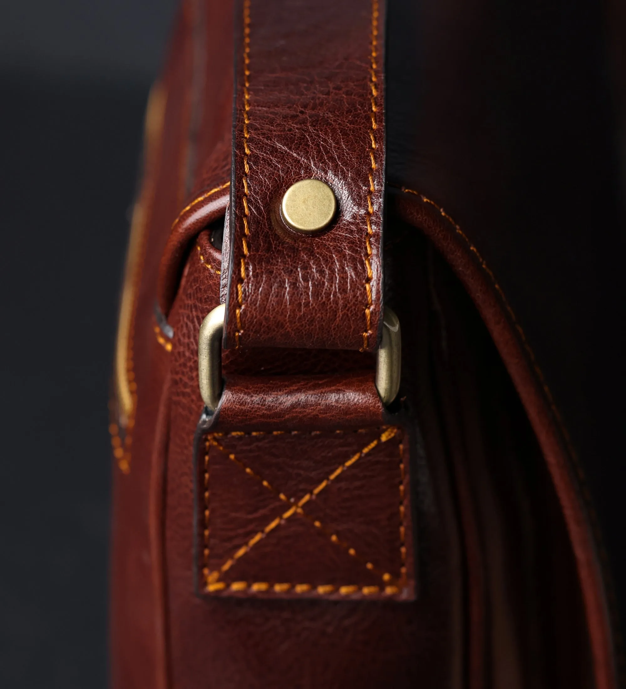 Leather Messenger Bag – The Stranger