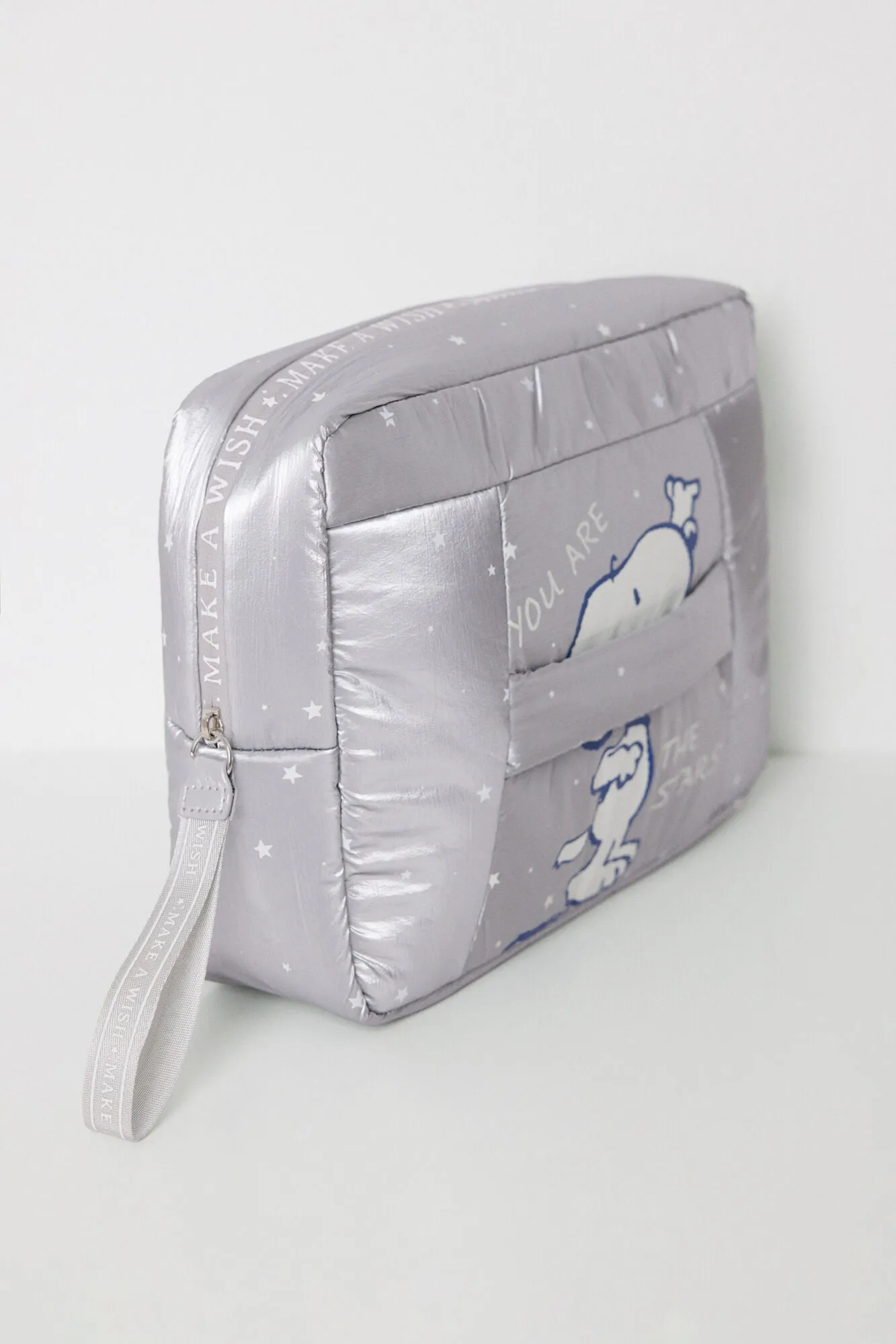 Medium padded nylon Snoopy toiletry bag