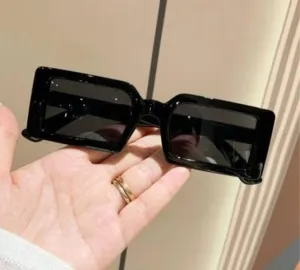 Stylish Black Acrylic Sunglasses 🕶️